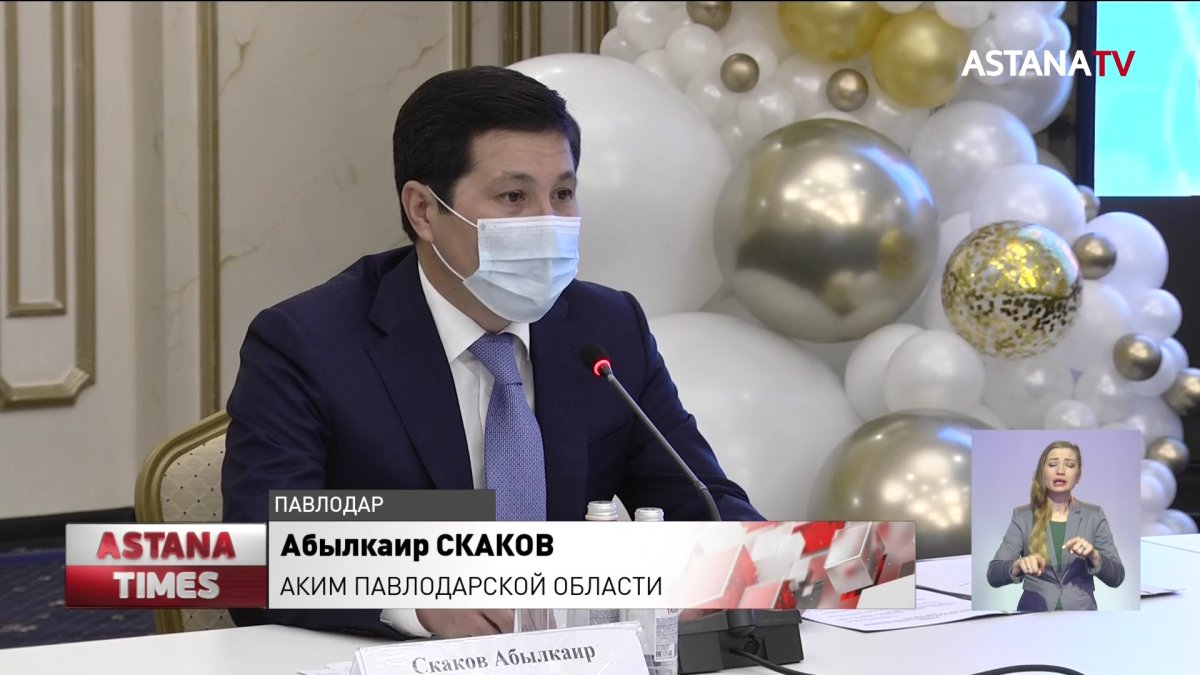 Нагрудные знаки ко Дню учителя вручили павлодарским педагогам