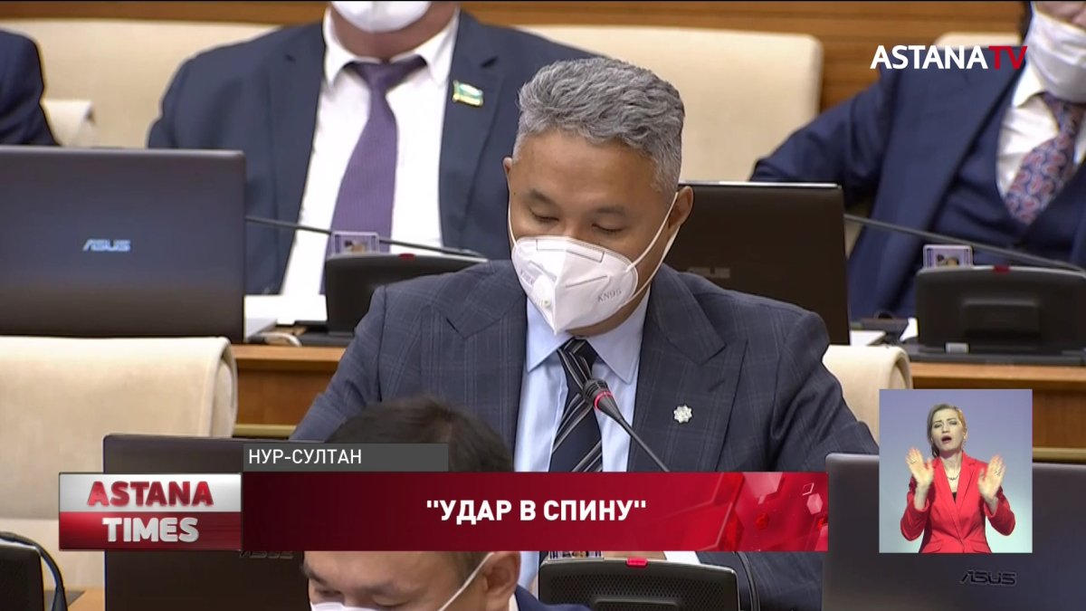 "Удар в спину": депутаты требуют вернуть медикам "ковидные" выплаты