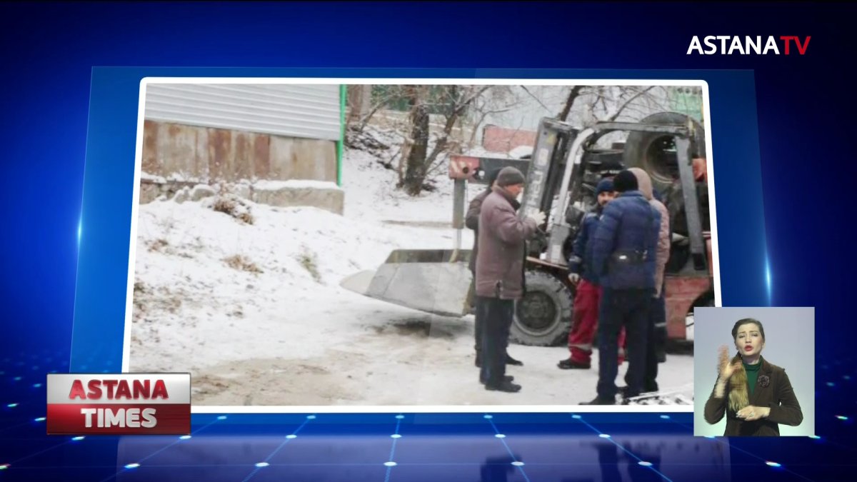 Мужчину раздавил опрокинувшийся погрузчик в Алматы