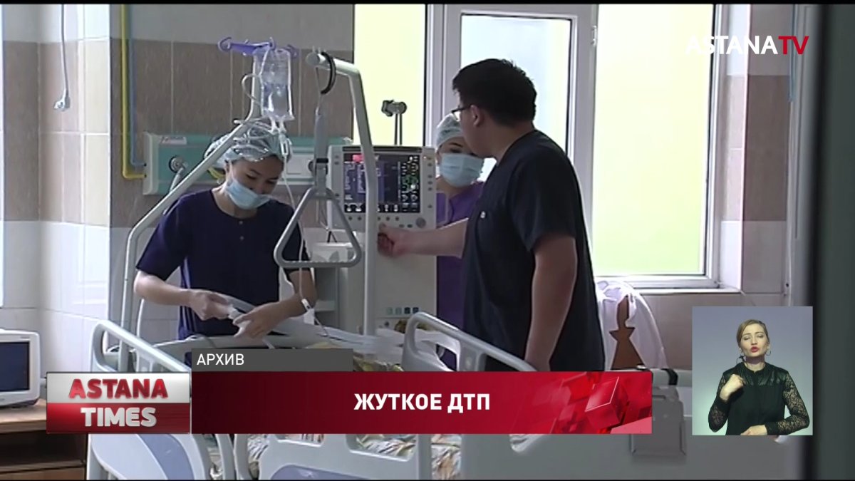 Женщина с ребенком попали под колеса автобуса в Алматы