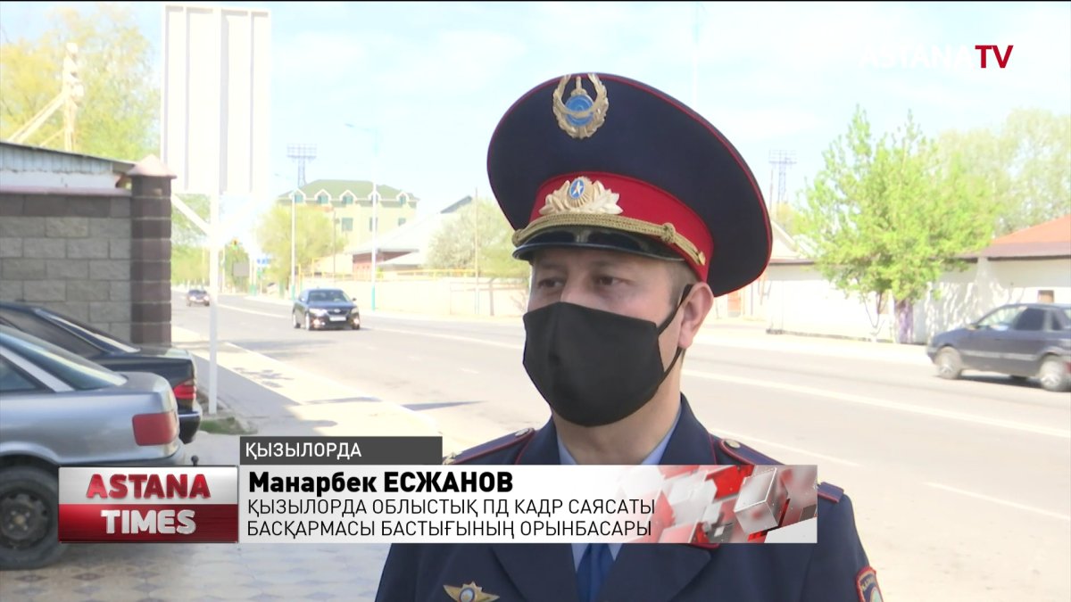 Көшеде жүрген тәртіп сақшысы мен сарбаздар тұрғындарды өрттен аман алып қалды