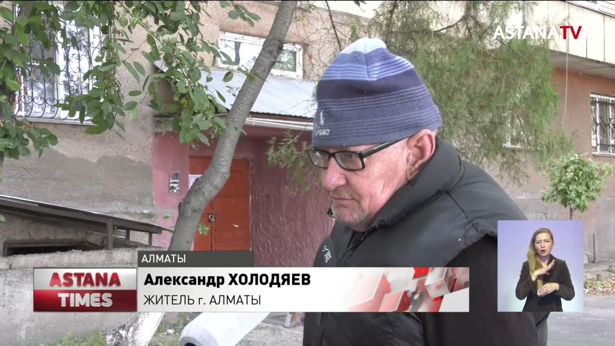 Пенсионер из-за жадности детей живет на скамейке в Алматы