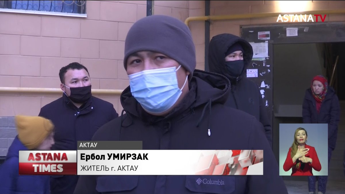 Ползком на коленках приходится входить в подвал жителям одного из домов в Актау