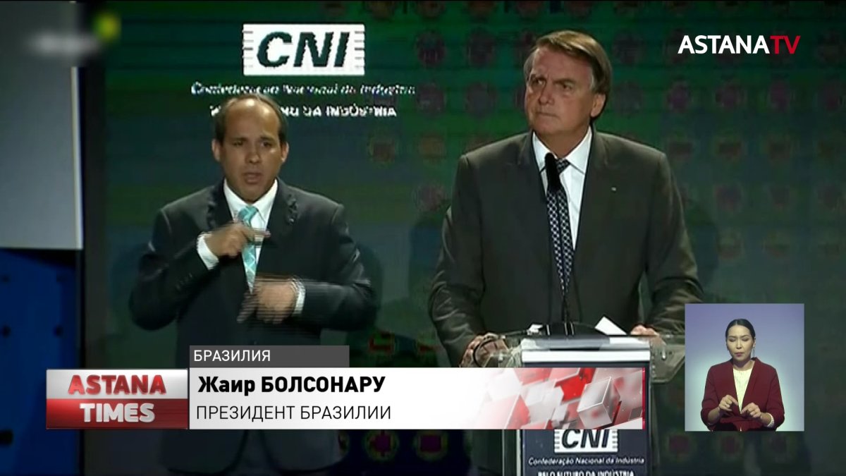 "Не верит в коронавирус": Президент Бразилии стал человеком года по версии Time