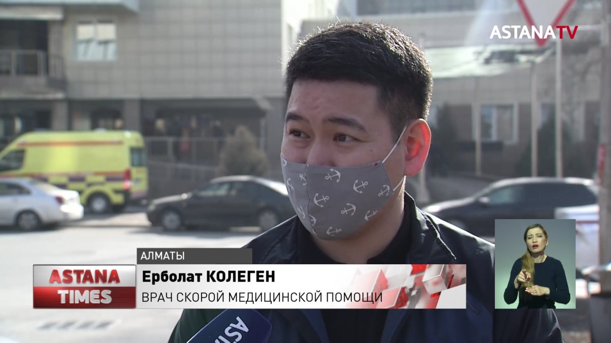 Выплаты ковидных надбавок требуют работники скорой помощи в Алматы