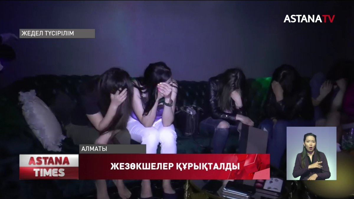 Порно қуана айқайлайды Гонг Ли жалаңаш