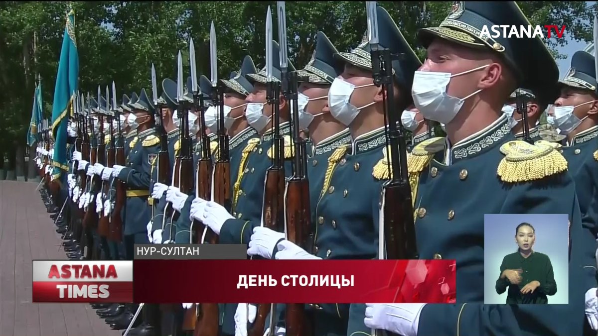 Касым-Жомарт Токаев принял участие в церемонии поднятия Государственного флага