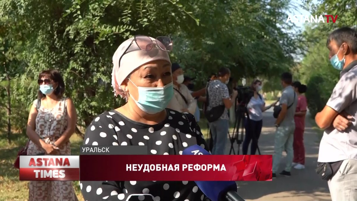 Учителям труда вдвое урезали зарплату в Западном Казахстане
