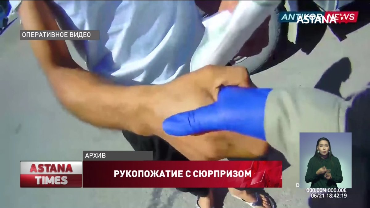 Чиновники получали взятки при рукопожатии на востоке страны