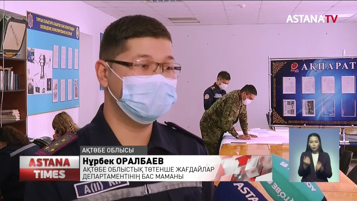 Ақтөбеде жүкті әйелді әкеле жатқан жедел жәрдем көлігі қар құрсауында қалды