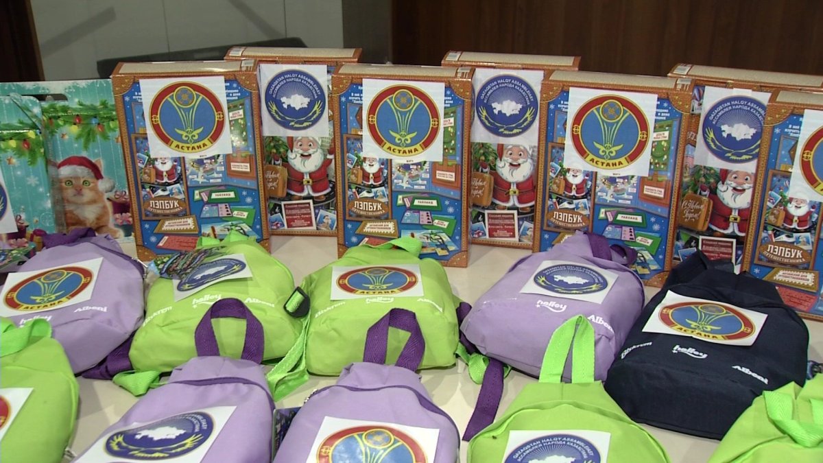 Новогодний праздник для особенных детей провели в Астане