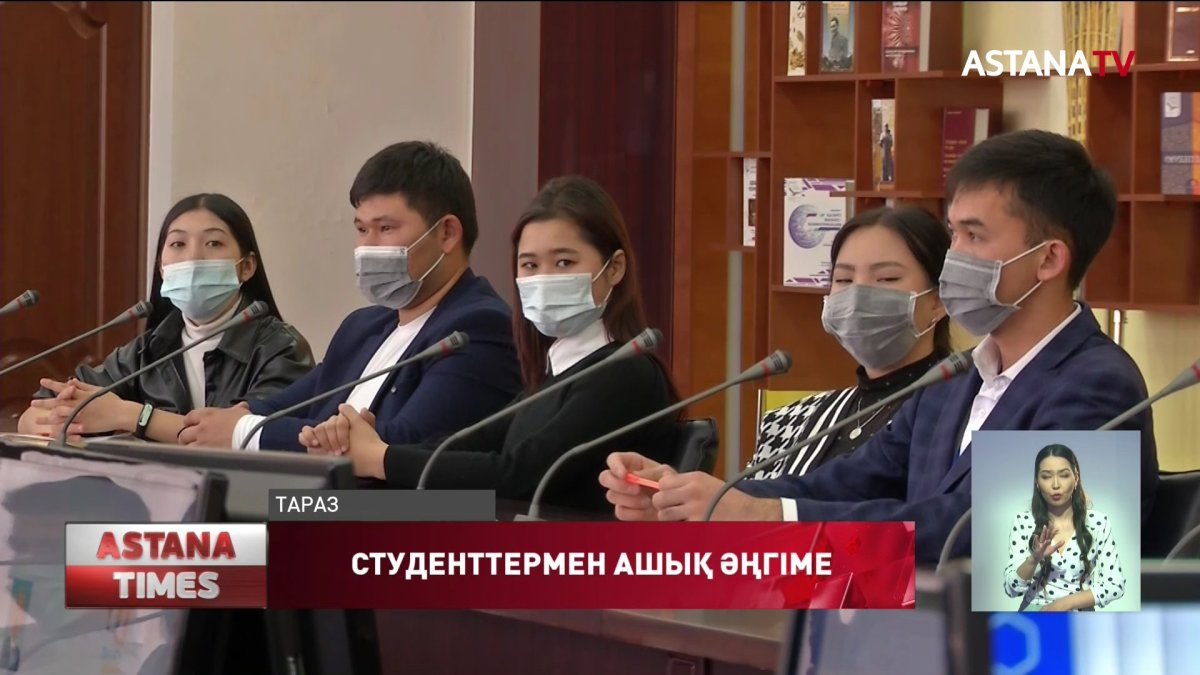 Аймақтарды аралап жүрген депутаттар студенттермен кездесті