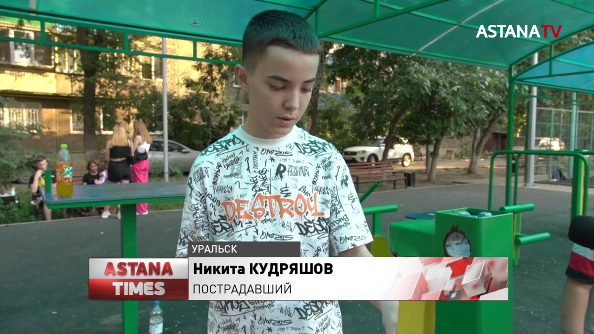Двое детей в Уральске лишились пальцев, качаясь на качелях