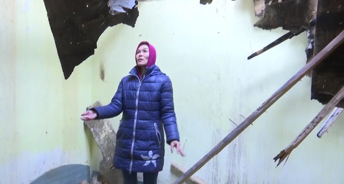 Шымкентте көпбалалы отбасының үйі өртеніп, далада қалды