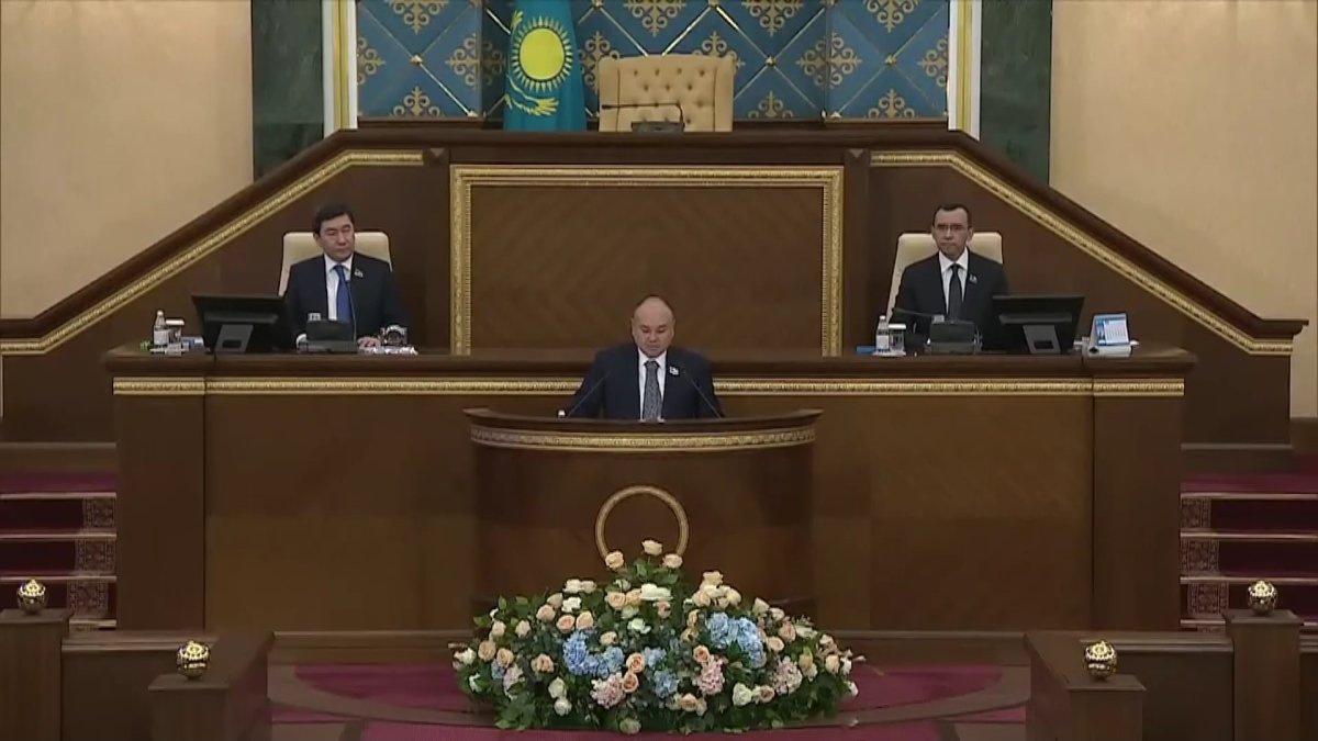 Парламент Елбасы туралы құжаттың күшін жоятын Конституциялық заңды қабылдады