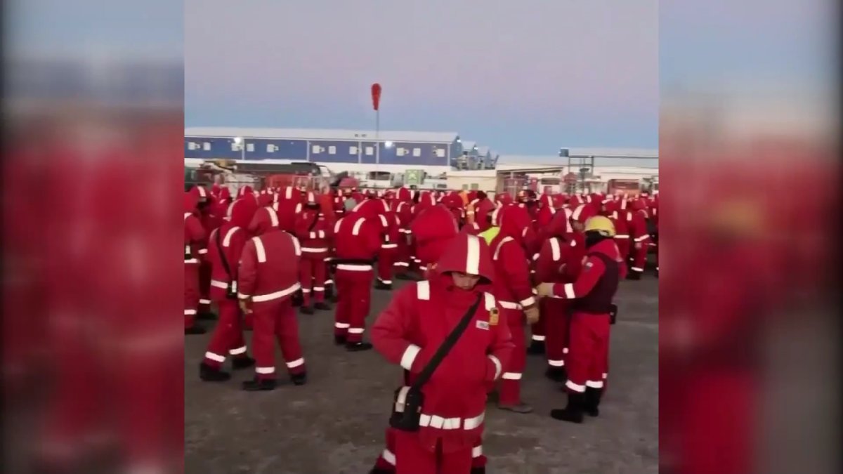 Сотни рабочих строительной компании вышли на забастовку в ЗКО