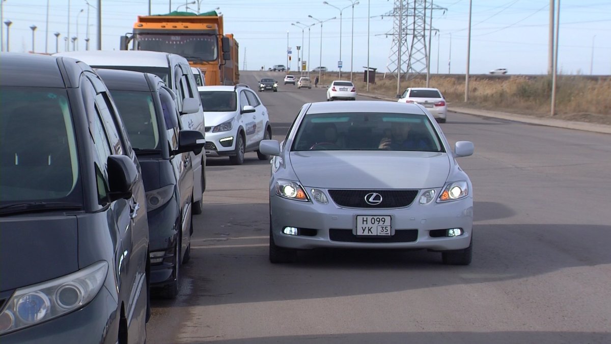 Шетелдік нөмірлері бар көлікті заңдастыру аясындағы шу әлі басылар емес