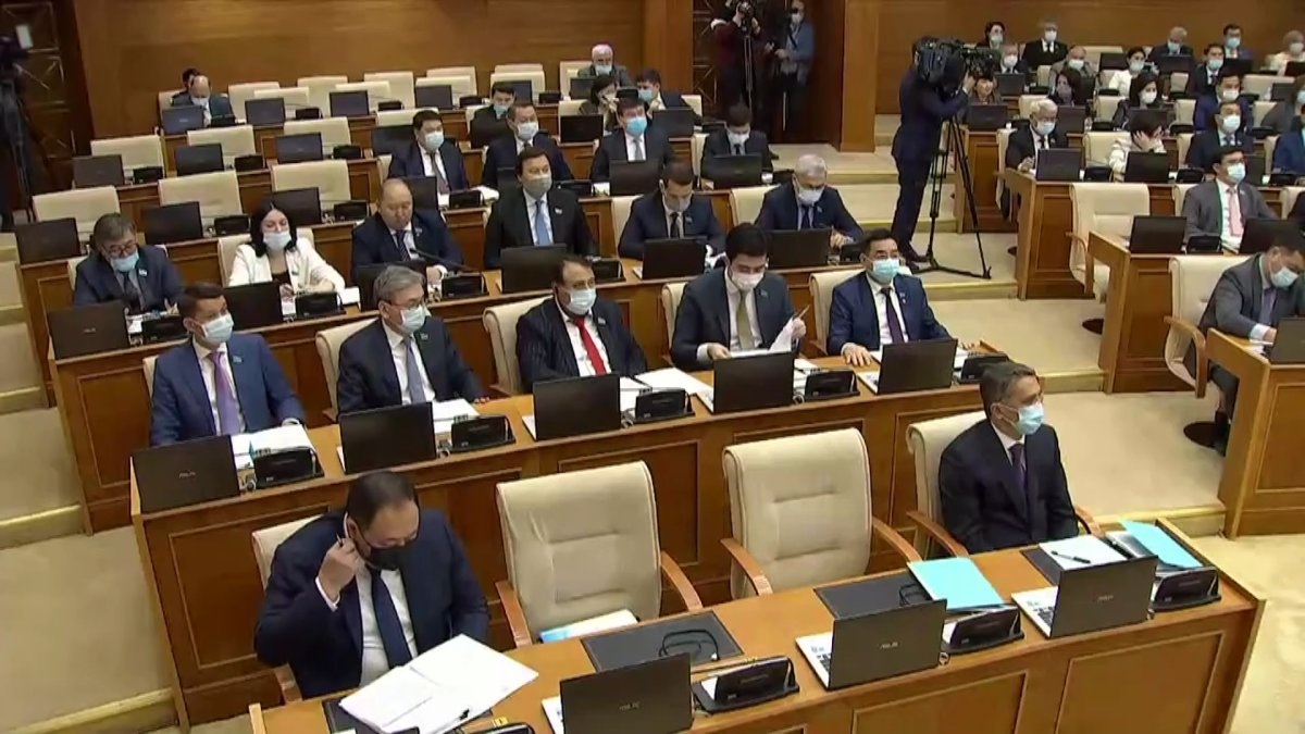 Перенести дату последнего звонка в школах потребовал депутат