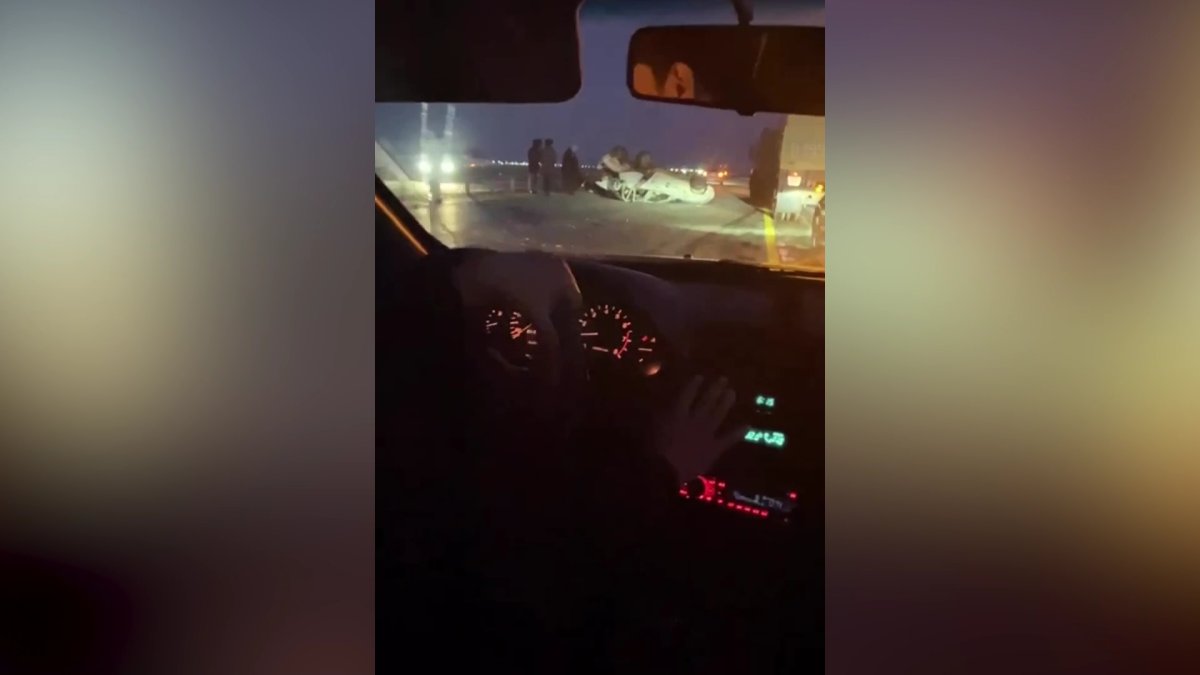 Двухсерийное ДТП: водитель такси выжил в аварии на трассе, но был сбит внедорожником