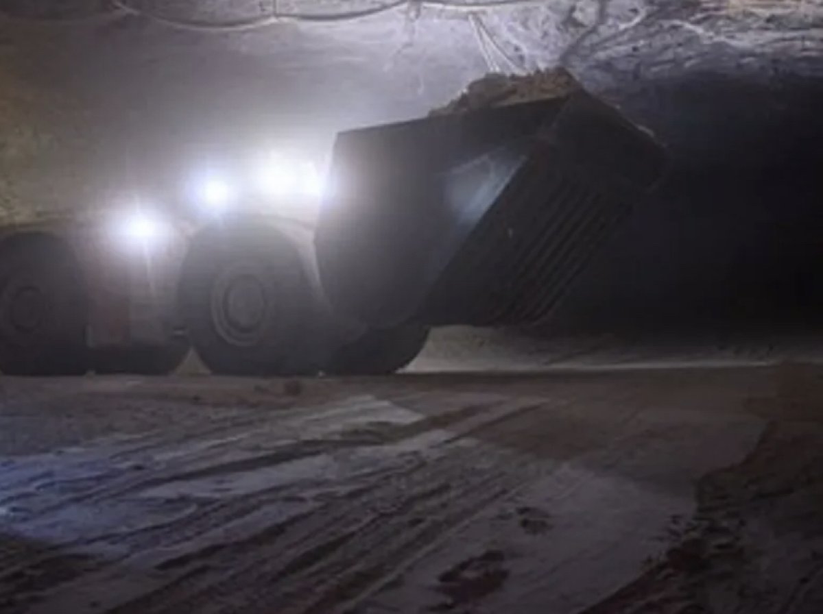 Рабочий погиб под грудой руды в Карагандинской области