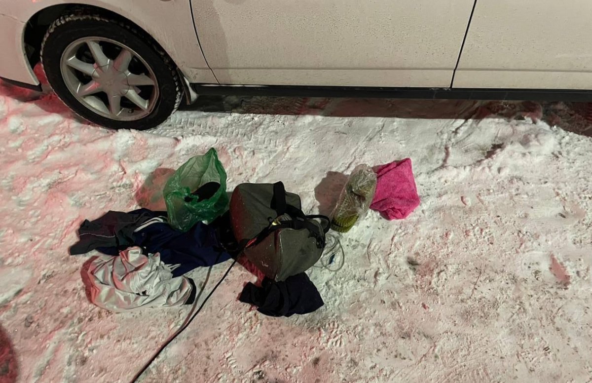 Көлік астында қалған күдікті сөмке Семей тұрғынын қорқытты