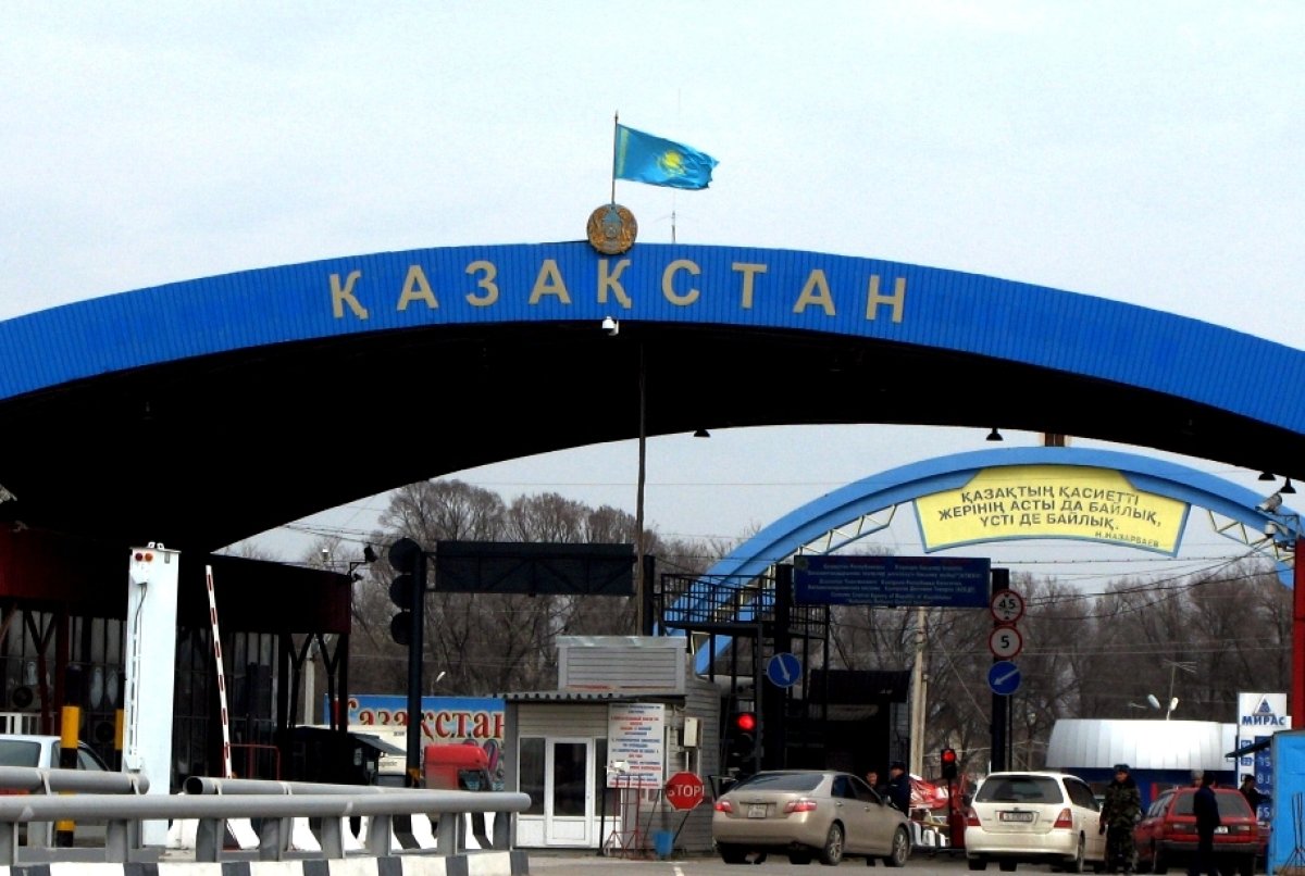 Десятки выдворенных иностранцев так и не покинули Казахстан, - полиция