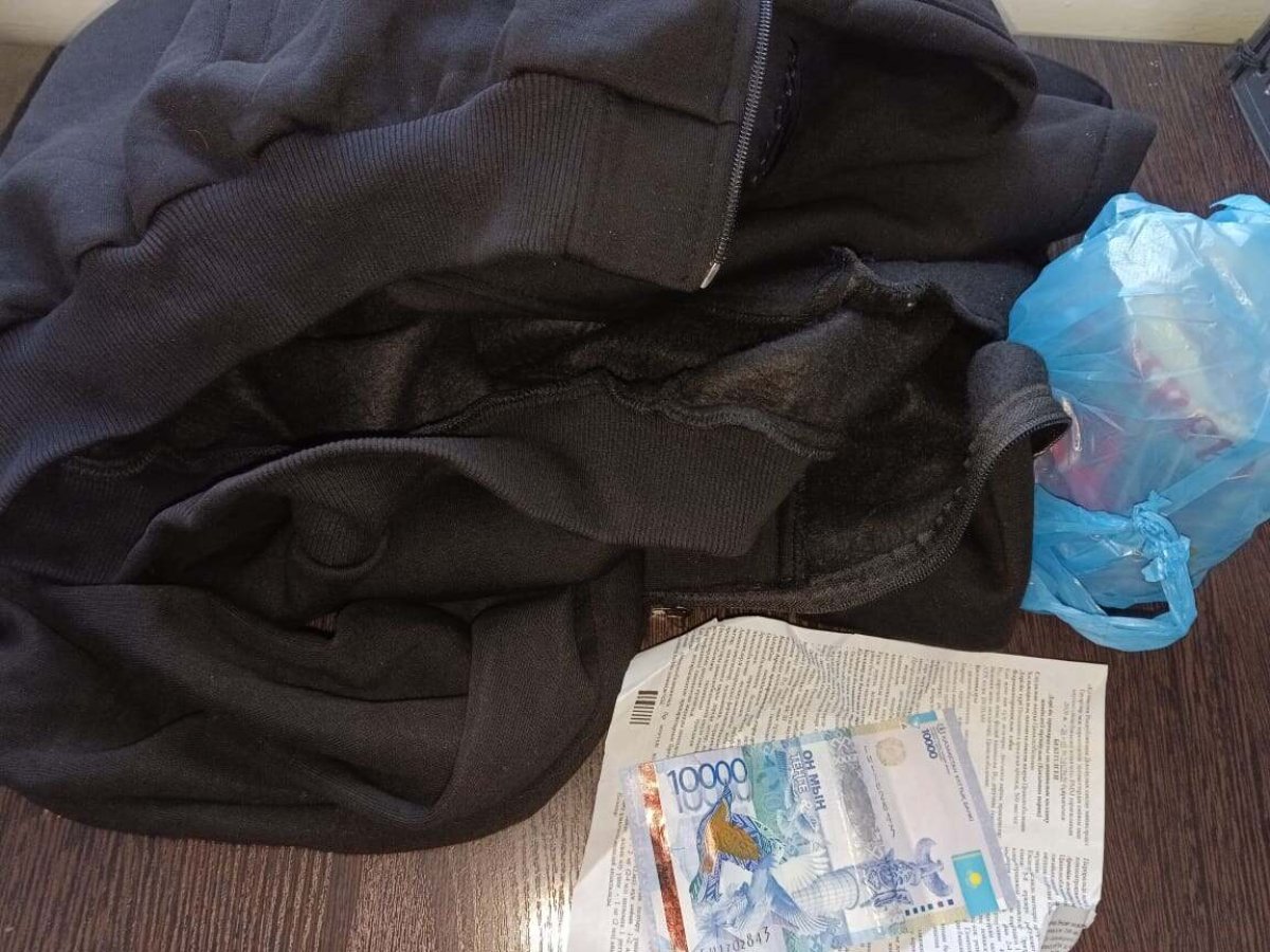 Түрмеге сәлемдемемен ақша жіберген