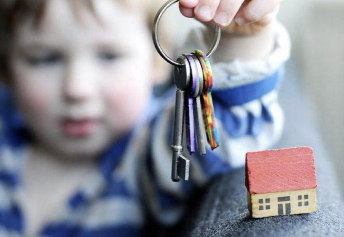 Почти полторы тысячи детей-сирот без причины сняли с очереди в СКО