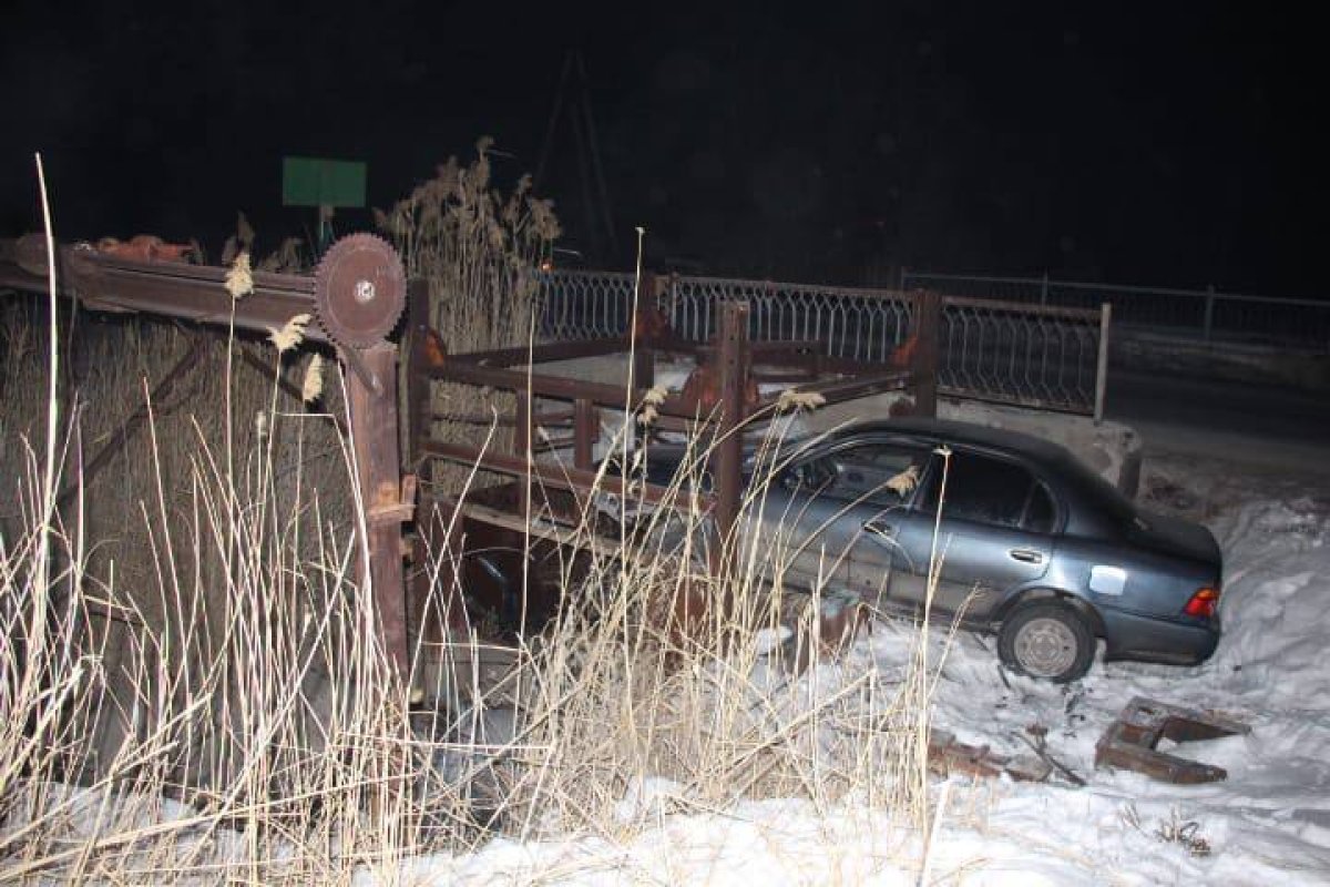 Жетісуда су өлшейтін конструкцияға соғылған көліктегі жолаушы көз жұмды