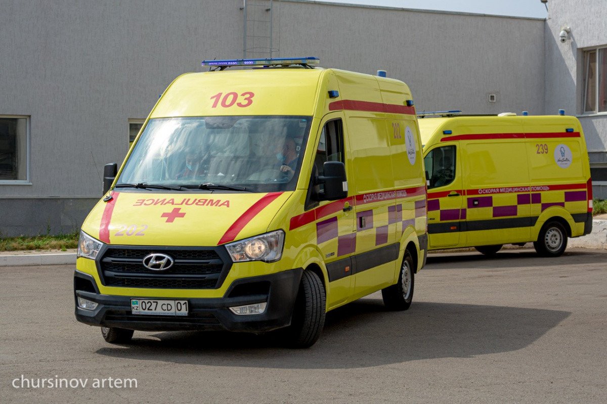 Ұлытау облысының жедел жәрдем дәрігерлері жаңа автокөліктердің кілттерін алды