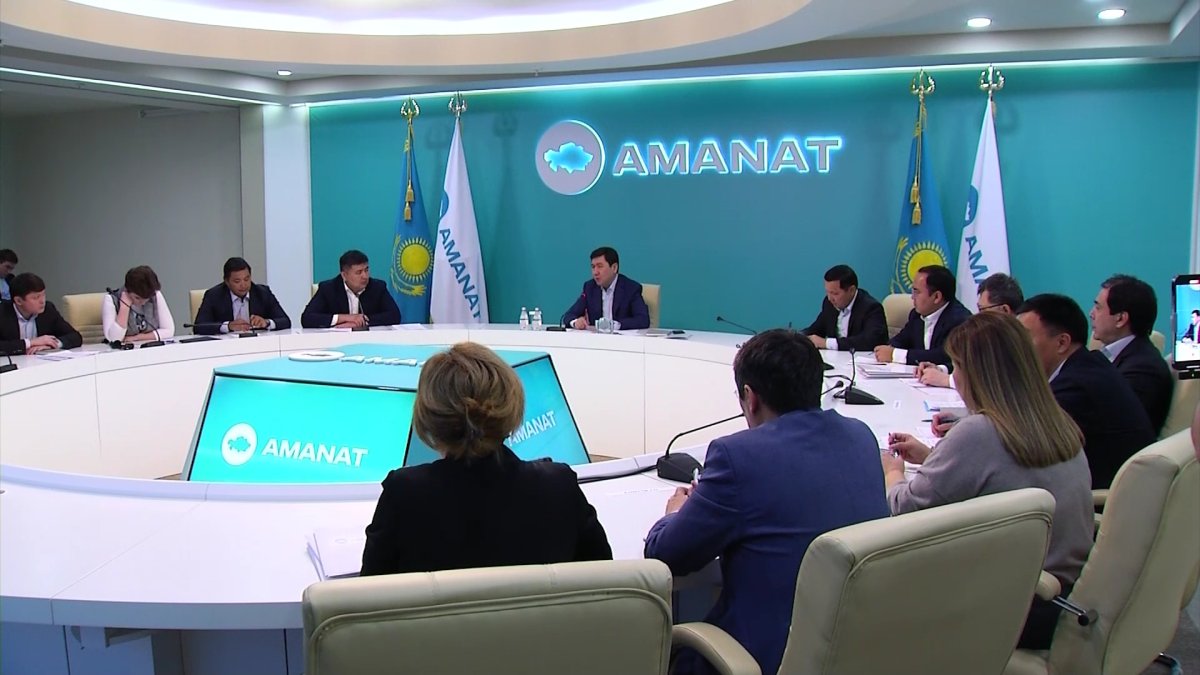 «AMANAT» Төрағасы Ерлан Қошанов партияның алдағы сайлау науқанына дайындық барысы туралы кеңес өткізді
