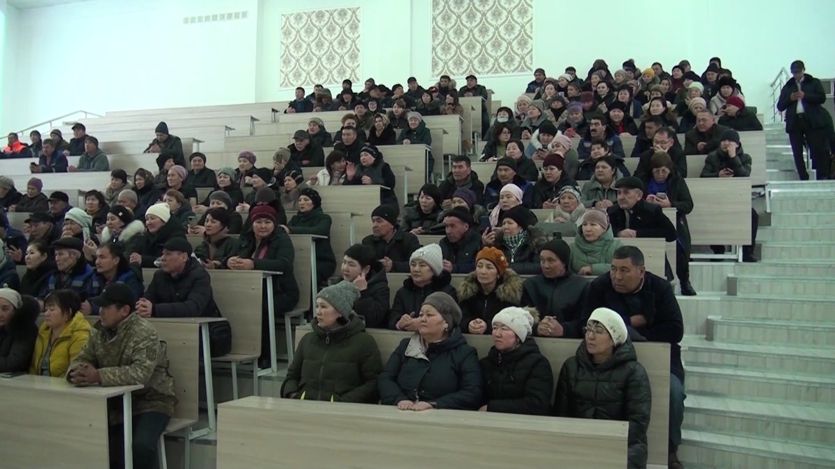 Жамбылдағы жоғарғы оқу орнының шаруашылық қызметкерлері жалақының аздығына шағымданды