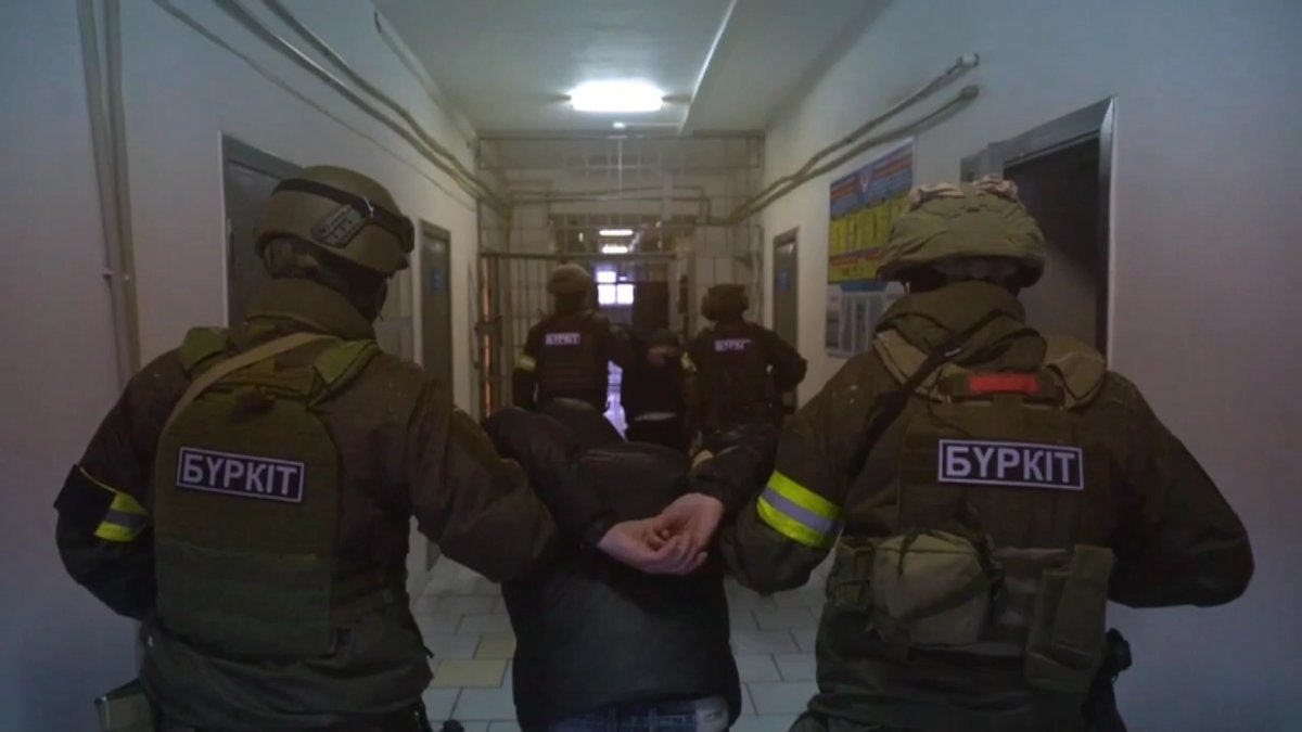 Оформляли товарные кредиты на казахстанцев: интернет-мошенников задержали в ВКО