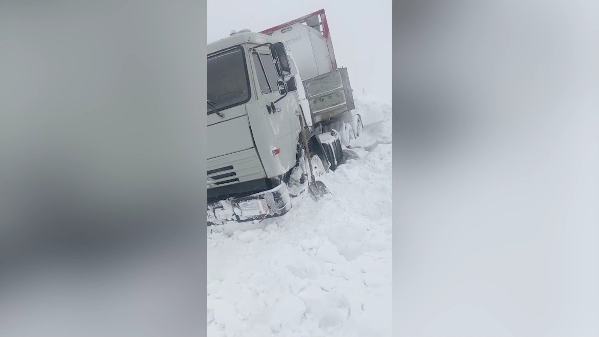 Казахстанцы из-за непогоды не могут вернуться на рабочие места после  праздников - Телеканал «Астана»