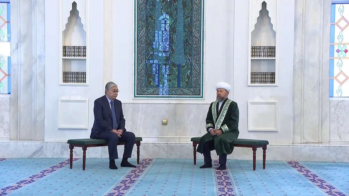 Президент Әзірет Сұлтан мешітінде қаңтар оқиғасы құрбандарының рухына құран бағыштады