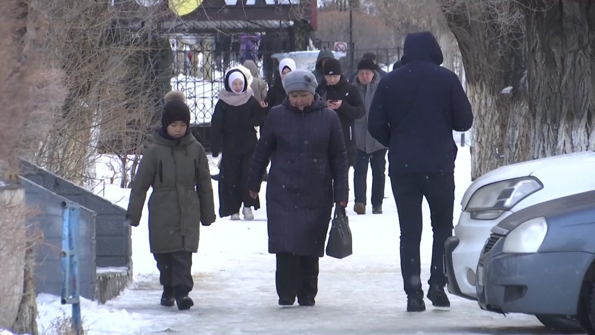 Ақтөбеде көк мұзға құлап, мертіккен 53 адам дәрігер көмегіне жүгінді