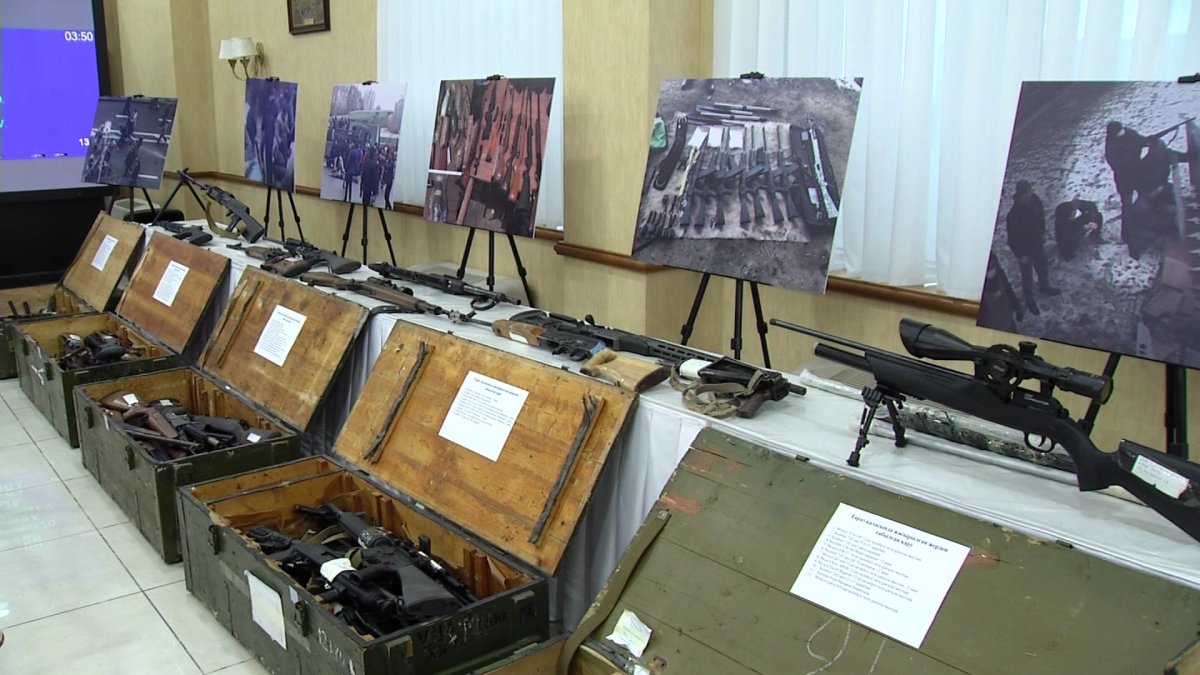 Немые свидетели Кантара: в МВД показали изъятое в ходе беспорядков оружие