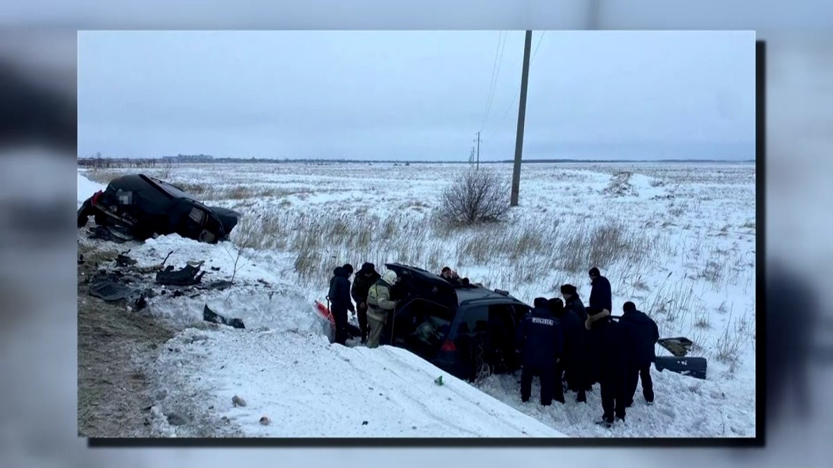 Үш көлік соқтығысып, екі адам қаза тапты