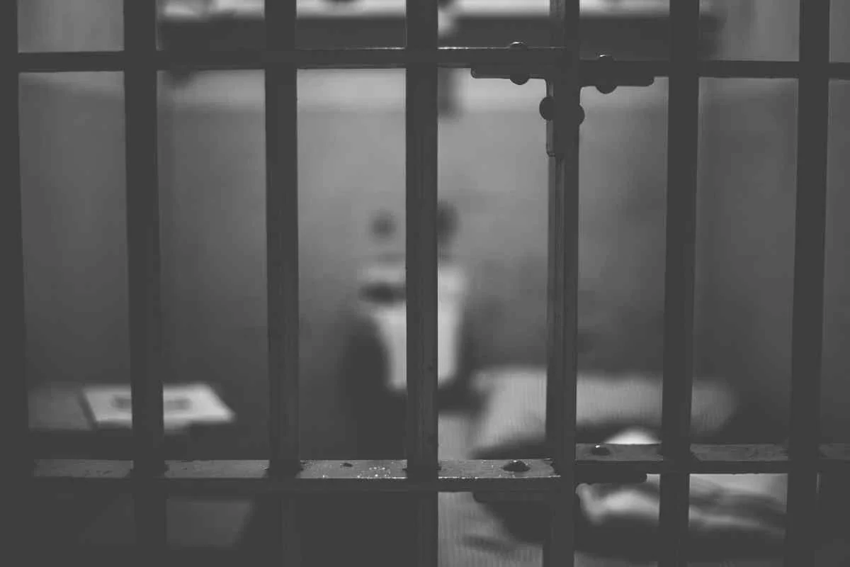 "Жабылып зорлаған": Алматы түрмесінде тұтқын бір адамды өлтіріп, екіншісін бауыздап тастаған
