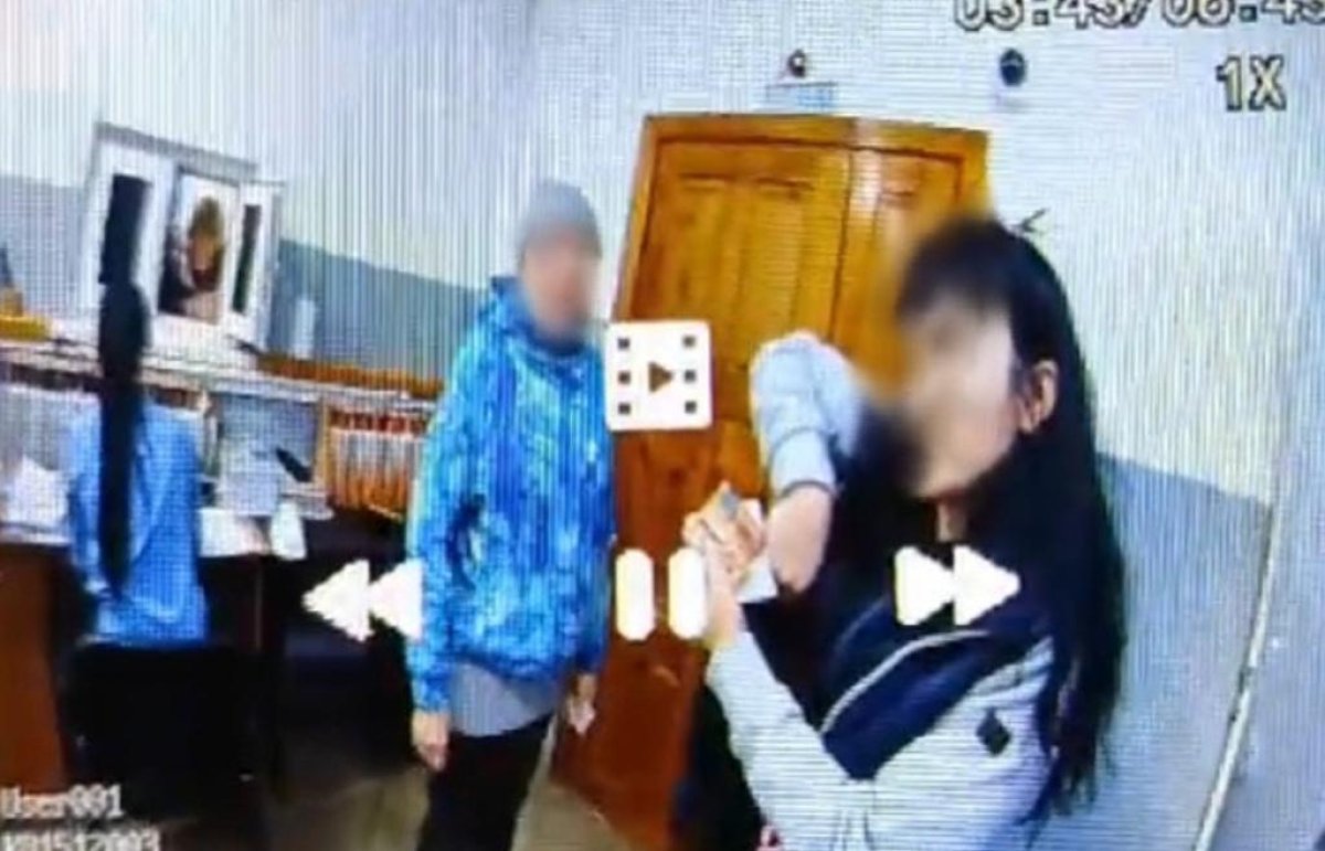 Общественный защитник пыталась пронести деньги заключенному в Костанайской области