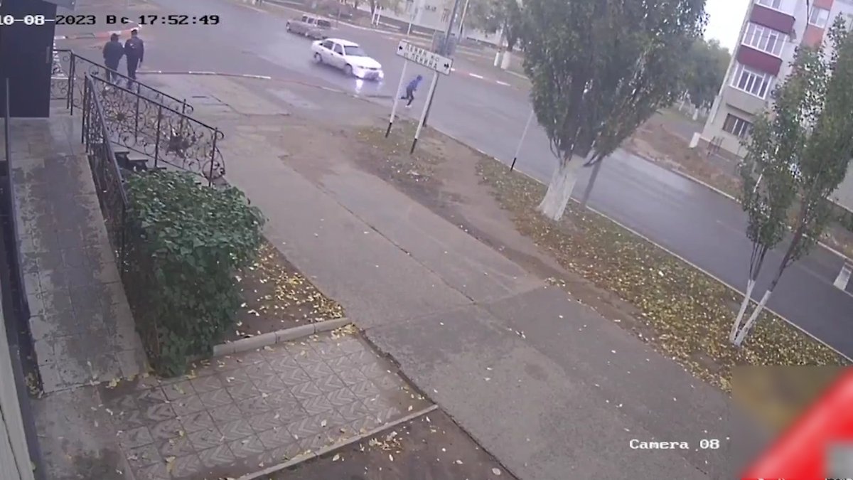 Водитель не заметил светофор и сбил подростка в Рудном