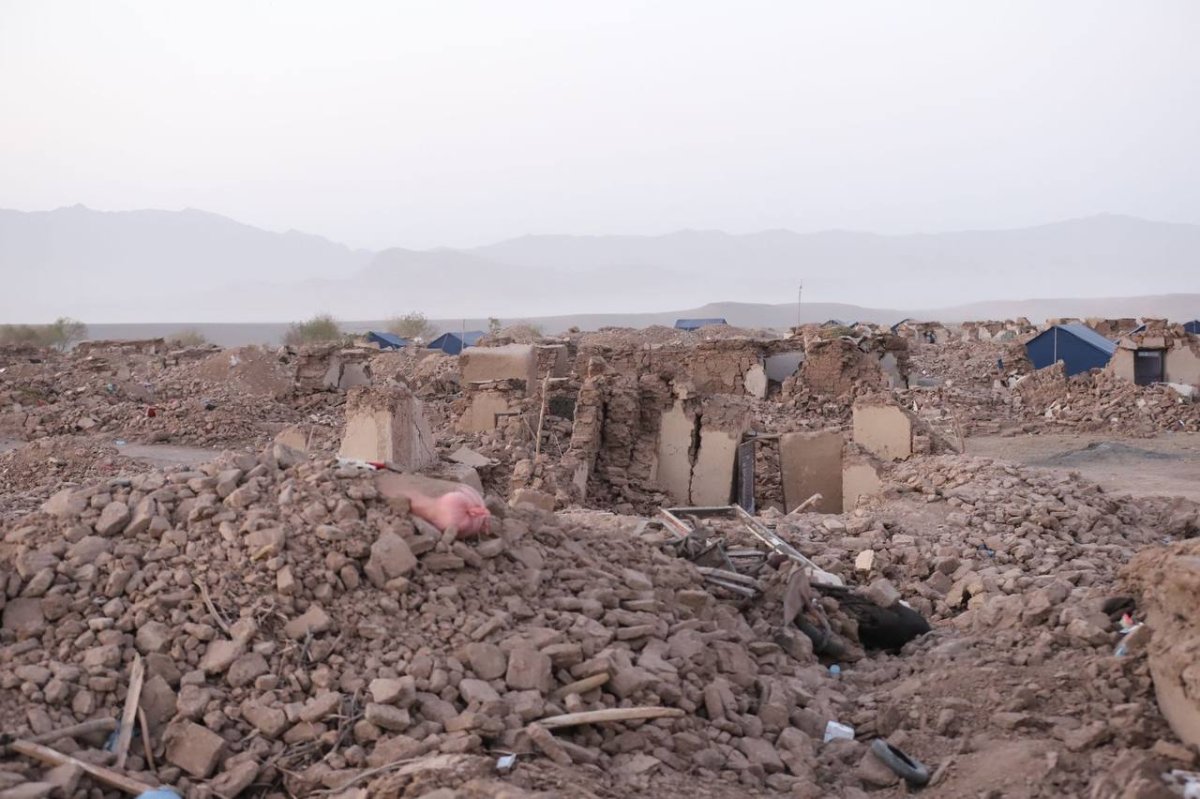 В первые сутки казахстанские спасатели разобрали 76 участков в Афганистане