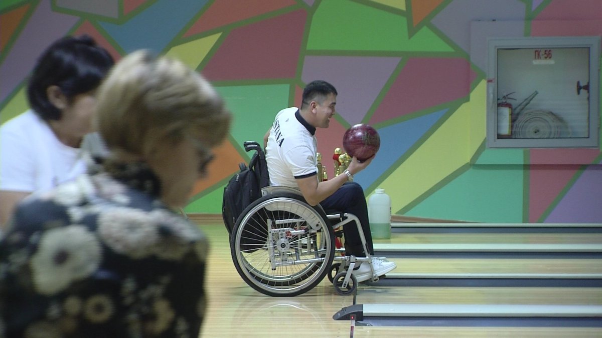 Мүмкіндігі шектеулі жандар күніне орай елордада боулингтен қалалық турнир өтті