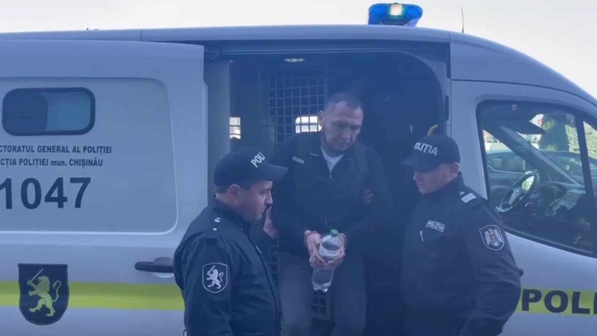 Предполагаемого руководителя финансовой пирамиды экстрадировали из Украины в Казахстан