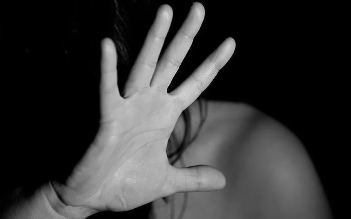 "Желі арқылы танысып, жұмыс табуға көмектесетінін айтқан": 20 жастағы қазақстандық қызды Кореяда жезөкшелер үйіне сатып жіберген