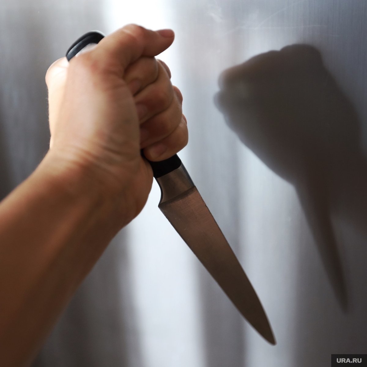 Карагандинец напал на подростка с ножом в продуктовом магазине