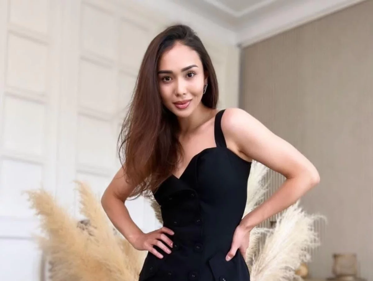 Дәретханадағы қыздардың жасырын видеосы Орысша аудармада хардкор эротикасын қараңыз.