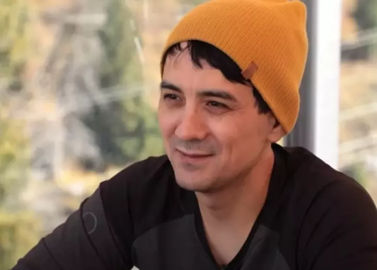 "Әйелімді ұшақпен алып қаштым". Айдар Тұрғамбек жарын не үшін көрсетпейтінін айтты