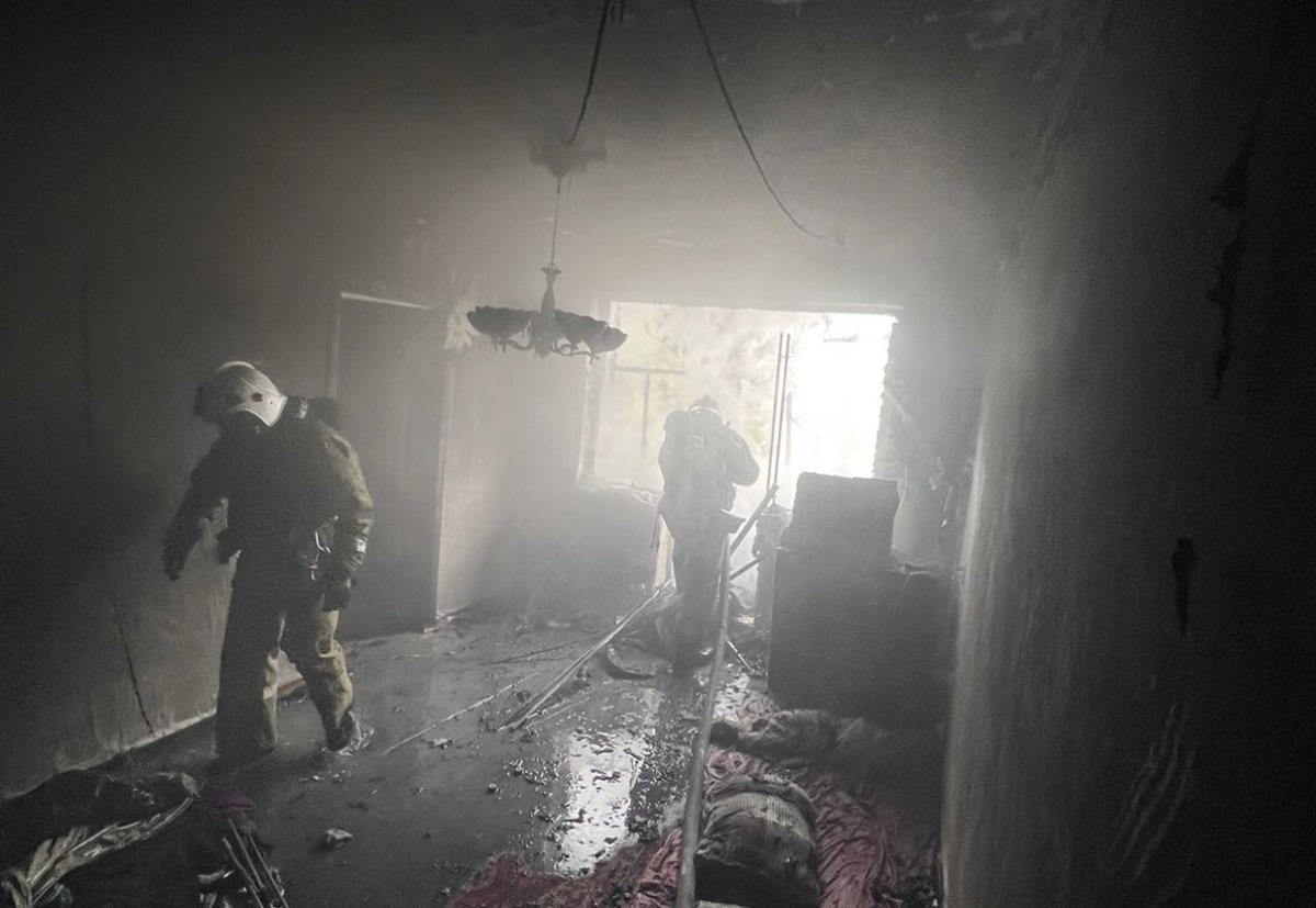 Двое малышей едва не сгорели при пожаре в Уральске