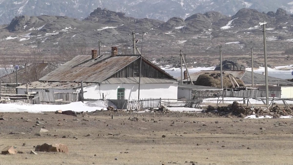 Баянауылда ауыл әкімі әлі жаумаған қарды "тазаладық" деп ақшасын мердігерге төлеп тастаған